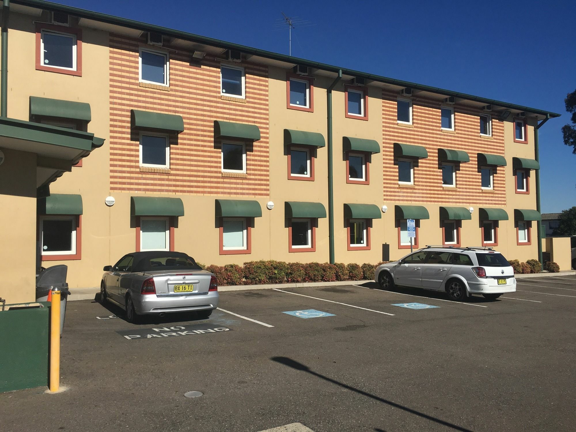 Ibis Budget - Casula Liverpool Exteriör bild